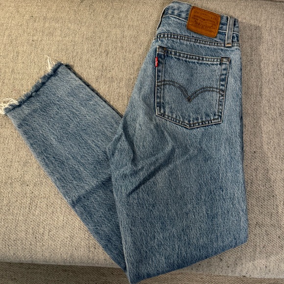 Levi’s Wedgie Jeans - Picture 2 of 3